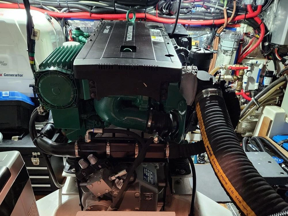 Bavaria Motoryachts E40 Sedan 2018 alt