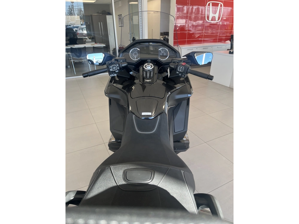 Honda Goldwing Tour Manual 2026 alt