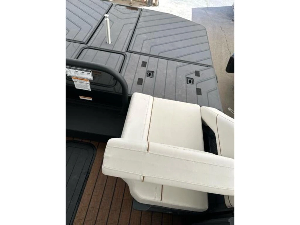 Manitou 24 Explore Navigator Stealthde 2025 alt