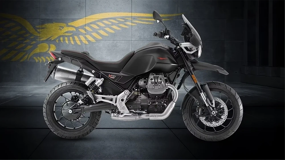 CELEBRATE MOTO GUZZI DAYS ON A V85 alt