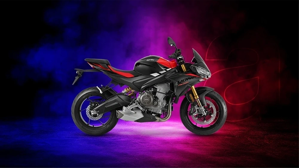 Make the Tuono 660 yours with up to a $750 performance credit! alt