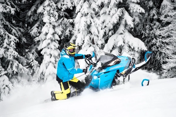 Backcountry, la motoneige de Ski-Doo pour tous les besoins alt
