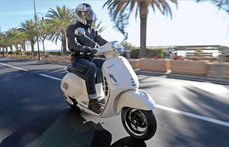 Gamme de Scooters Vespa GTS 300 : Le style iconique rencontre la performance moderne alt