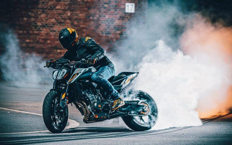 A Look at the Impressive 2023 KTM Duke 790 alt