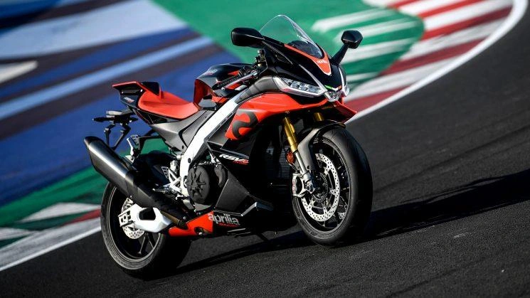 Highlights of the 2023 Aprilia Motorcycle Lineup alt