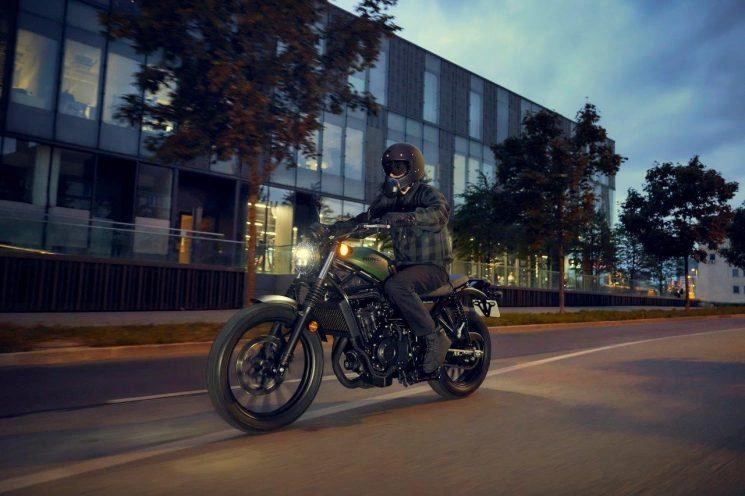 Brand-New Honda SCL500 Scrambler Hits the Market Just in Time for Summer alt