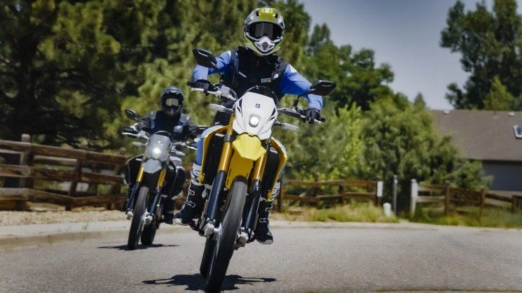 La nouvelle Suzuki DR-Z4S; «Prête à tout» pour 2025! alt