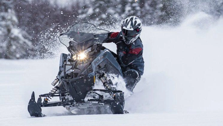Trois raisons pour lesquelles vous devriez acheter une motoneige Polaris d'occasion alt