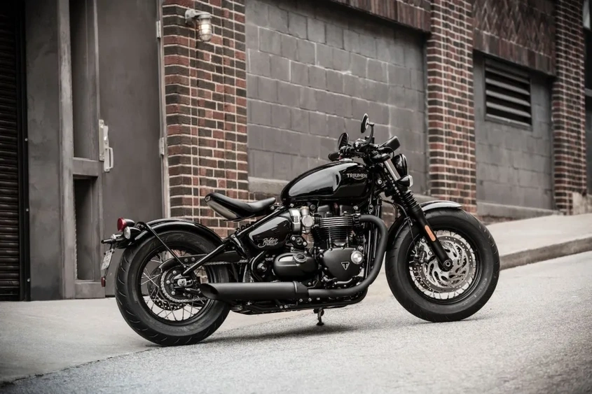 Triumph Bonneville Bobber Black 2018 | Motos Illimitées alt