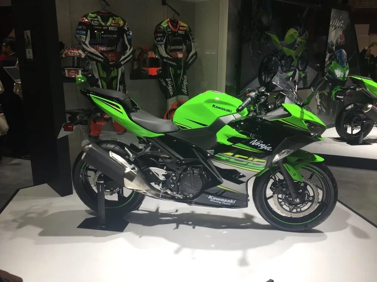 Kawasaki Ninja 400 2018 : légère et agile | Motos Illimitées alt