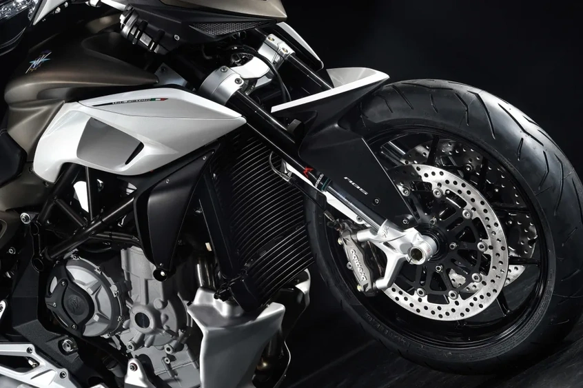 MV Agusta Stradale 800 2016 : confort sport | Motos Illimitées alt