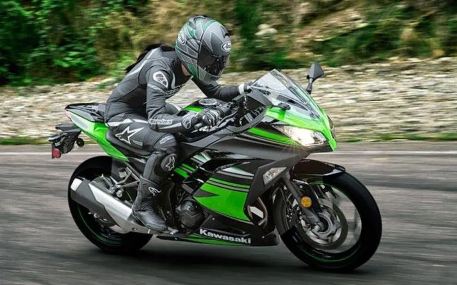 Kawasaki Ninja 300 2017 : aperçu | Motos Illimitées alt