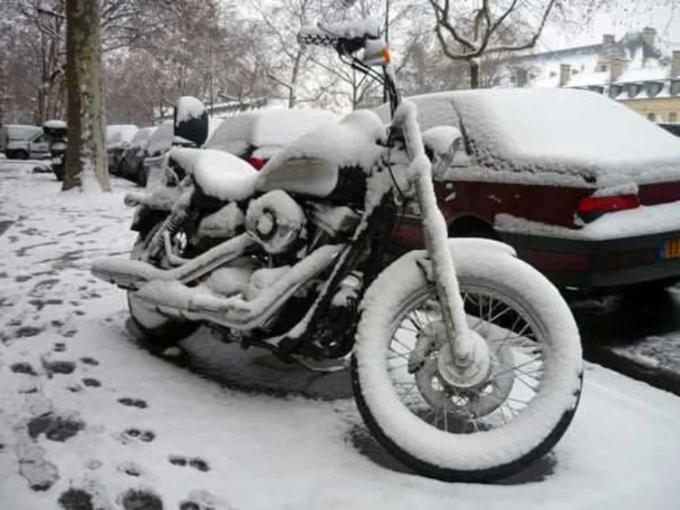 Remisage moto : conseils et explications | Motos Illimitées alt