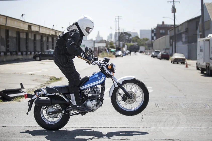 Suzuki Van Van 200 2017 : retour plaisant | Motos Illimitées alt