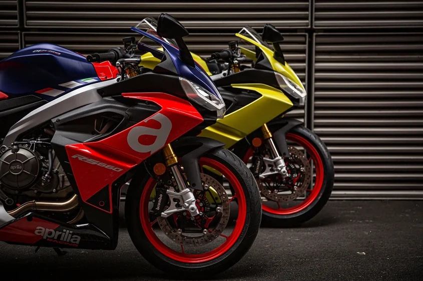 Aprilia : des Italiennes sportives qui font tourner les têtes! alt