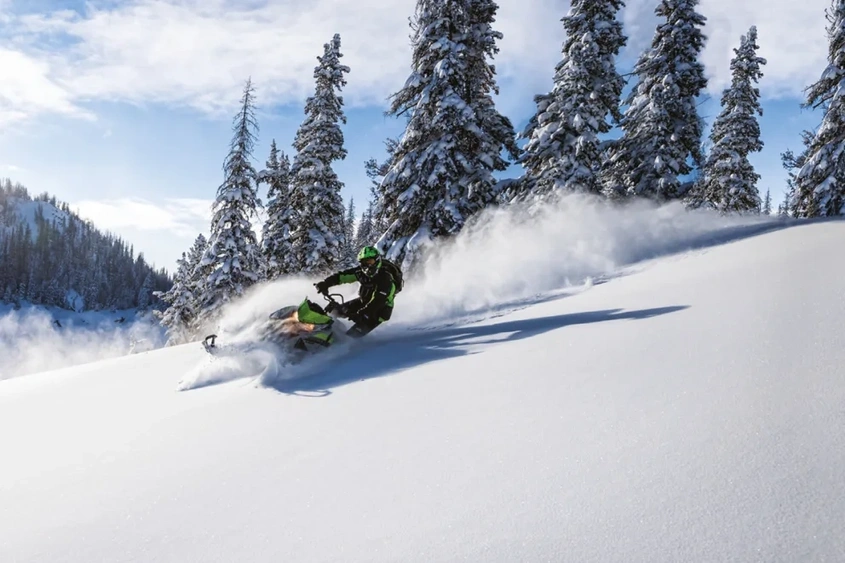 Motoneige Arctic Cat : pour la montagne | Motos Illimitées alt