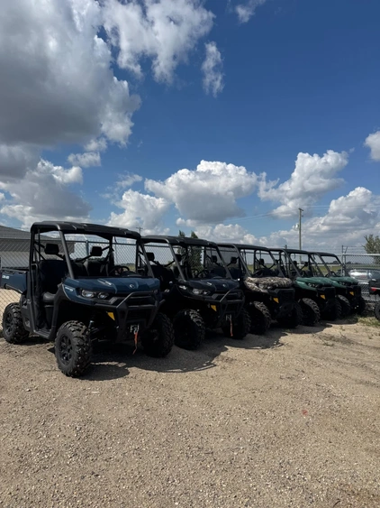 Can-Am Defender vs Polaris Ranger: Why Manitoba Riders Choose Can-Am alt