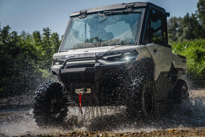 The 2026 Can-Am Defender HD11: Built to Be Unstoppable alt