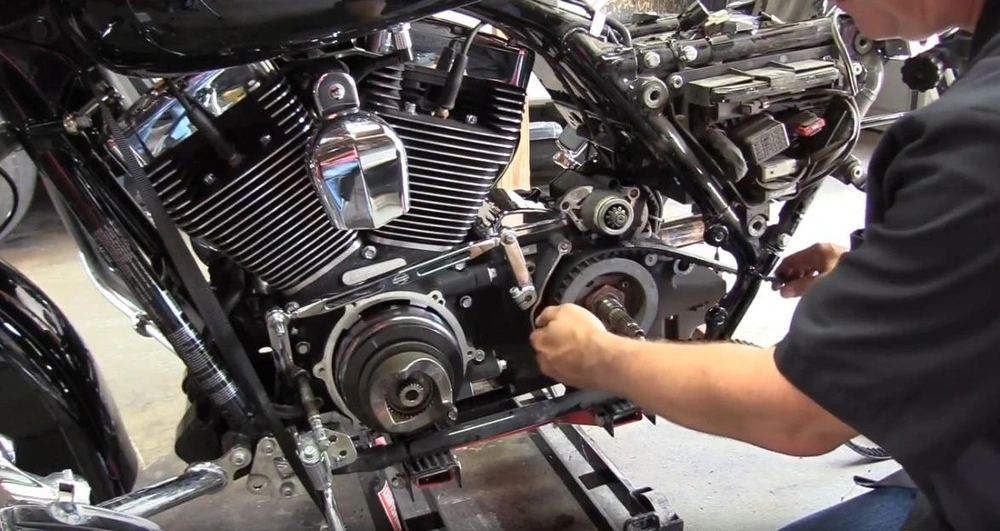 Motorcycle Maintenance 101: Chain & Drive Belt Replacement alt
