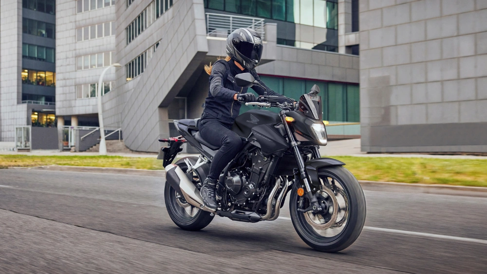 Quelle moto choisir pour débuter au Québec ? alt