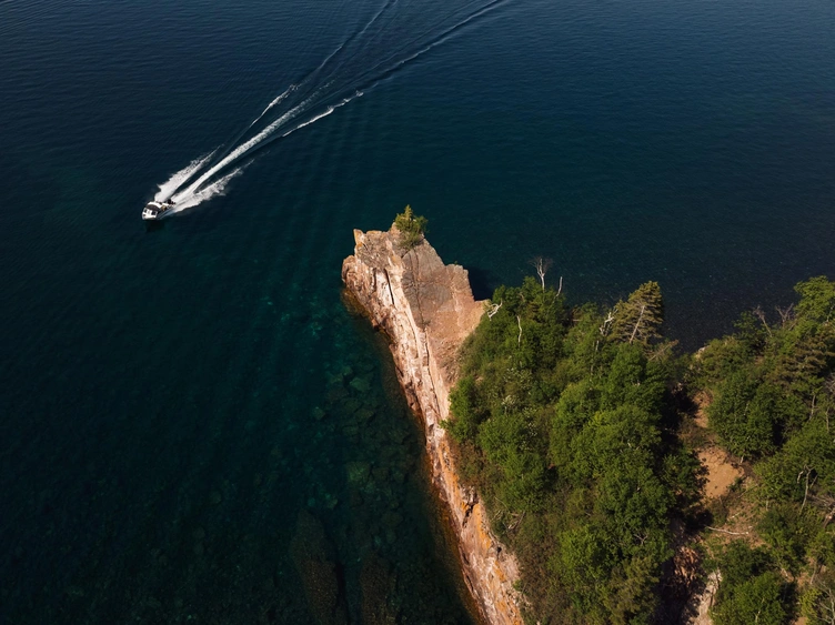 Best Lund Boats for Fishing in Alberta & Saskatchewan (2026 Guide) alt