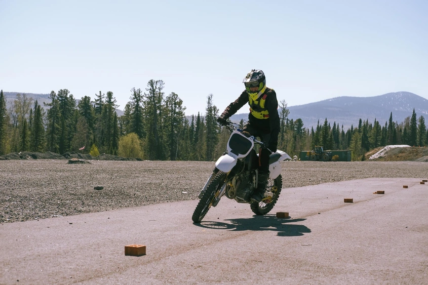 Essential Dirt Bike Riding Tips alt