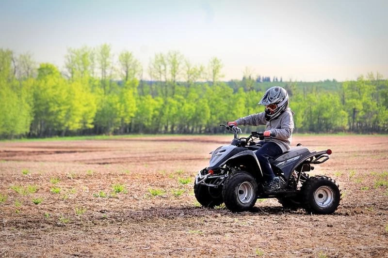The Benefits of Buying a Youth ATV alt