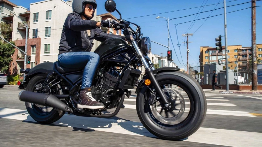 Meilleure moto pour débutant alt