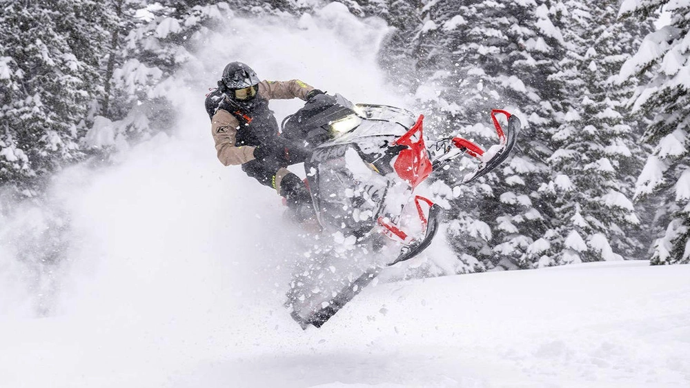 Conquérir les Monts-Valin : le Polaris PRO RMK Slash dans la poudreuse de février alt