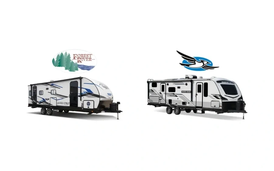 Forest River vs Jayco : notre comparatif alt