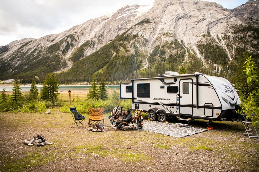 6 Factors to Consider to Ensure the Profitability of a Family RV Trailer alt