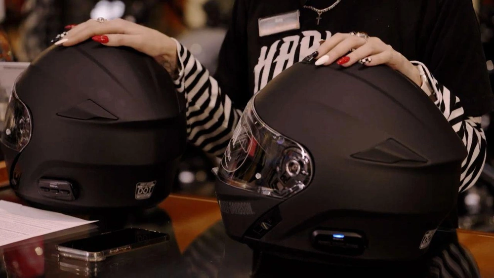 Outrush R vs Packtalk Edge: Which Bluetooth Setup Belongs in Your Helmet? alt