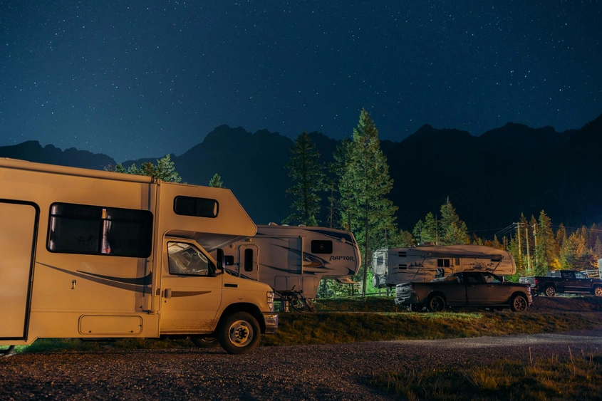 WHAT TYPE OF RECREATIONAL VEHICLE IS BEST FOR A FAMILY NEW TO CAMPING? (TOP 5) alt