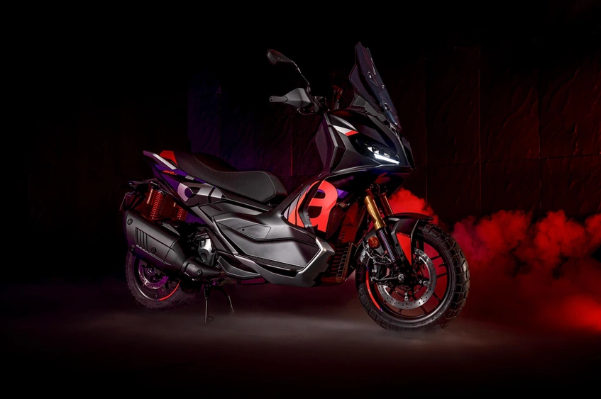 2027 Aprilia SR GT 400: The New Adventure Scooter Has Arrived alt