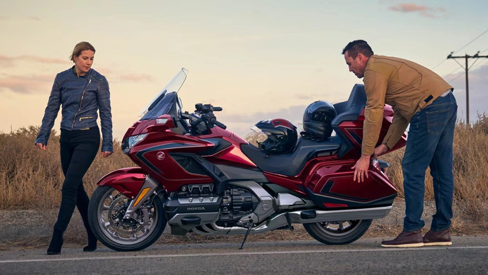 Top 8 des meilleures motos pour voyager en duo alt
