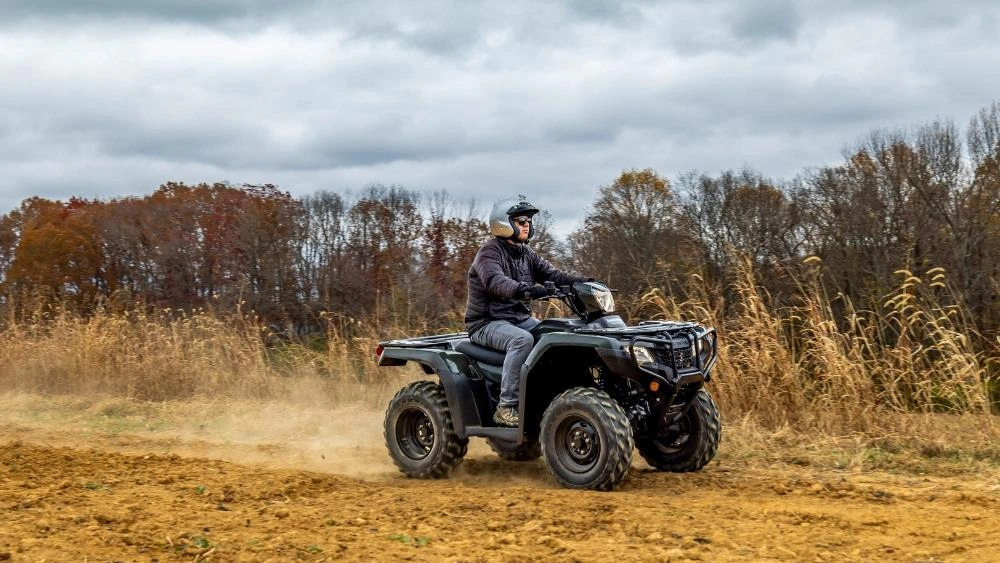 Honda Foreman 520 : le compagnon de ceux qui travaillent fort alt