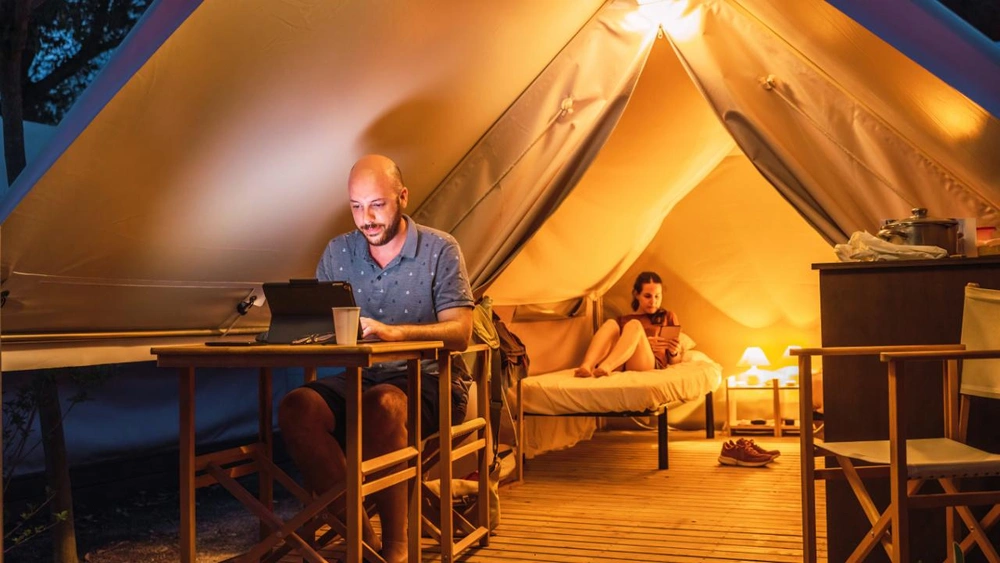 Top 10 des lieux pour faire du glamping au Québec alt