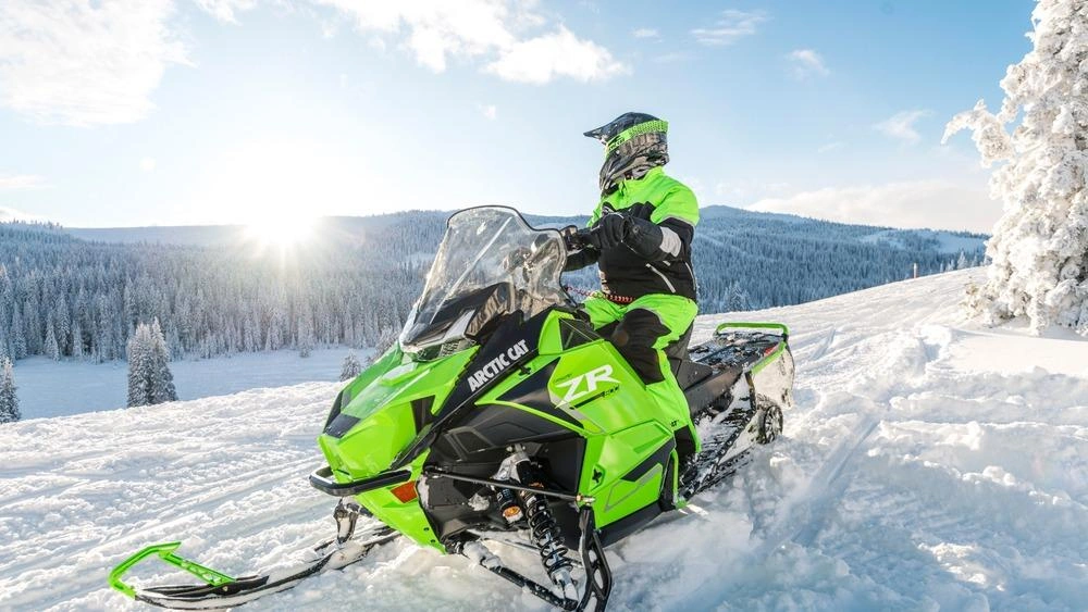 Why September Is the Best Time to Shop for a Snowmobile in Manitoba alt
