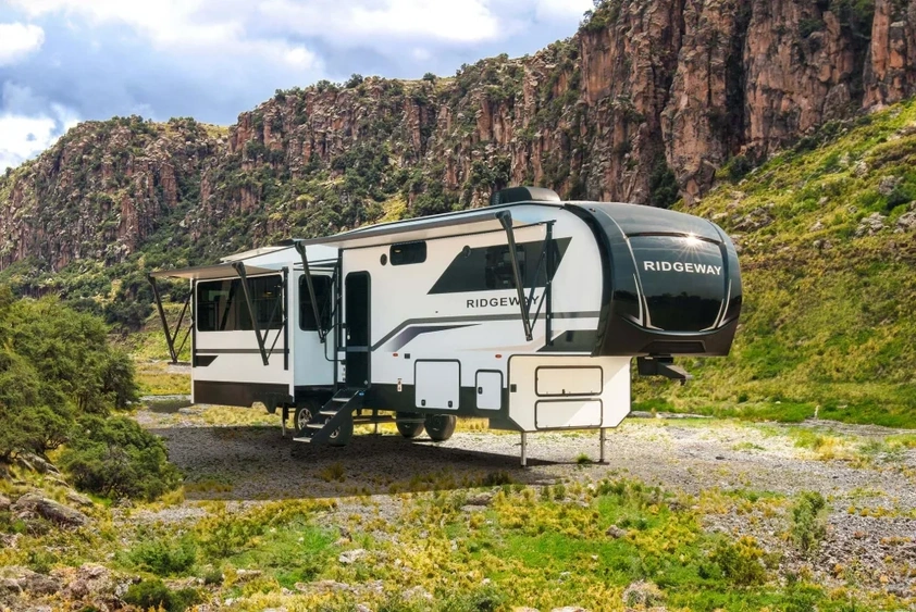 Présentation de la toute nouvelle Ridgeway Fifth Wheel: Luxe, Confort, Technologie et Rangement Exceptionnels alt