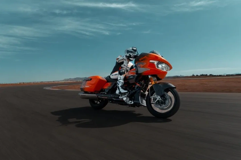 Un CVO Road Glide vraiment spécial à 110 000$ US alt