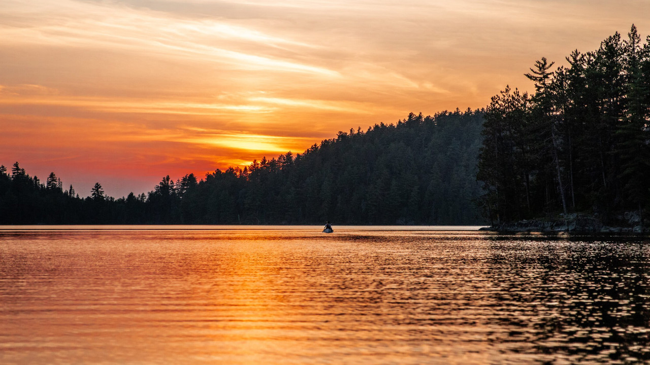 vue du lac Kipawa au coucher de soleil