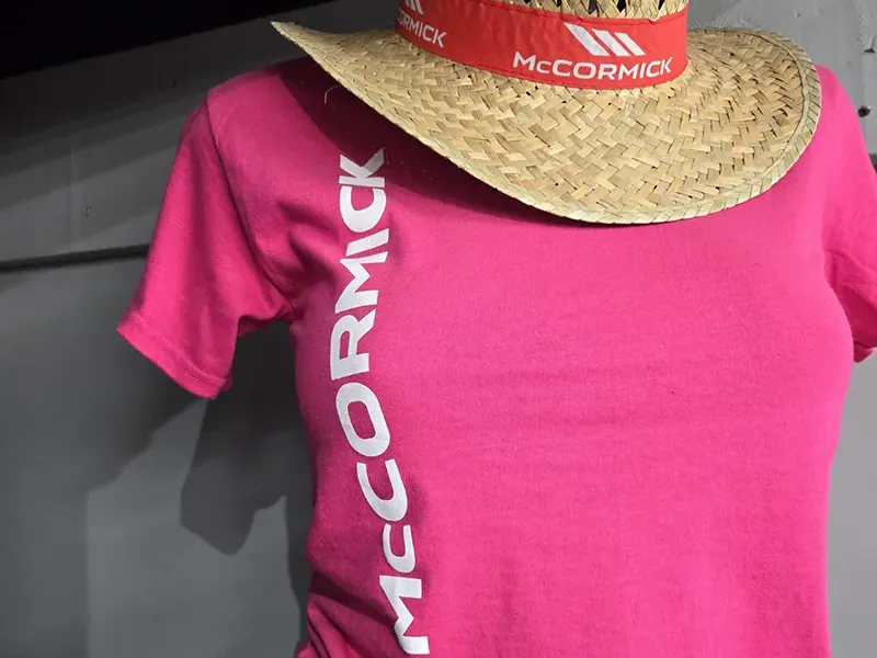 Vêtements McCormick et Garage Robert Carrier