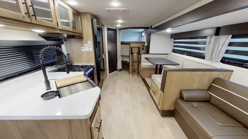 Forest River Cherokee Black Label intérieur.