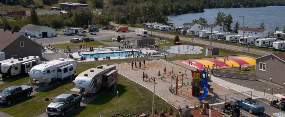 Vue semi-aérienne sur les belles activités disponible au Camping KOA.