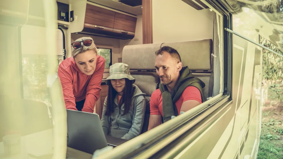 Une Famille qui prépare leur voyage.