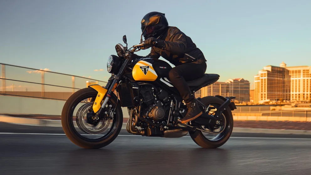 vue latérale d'une moto Triumph Trident 660