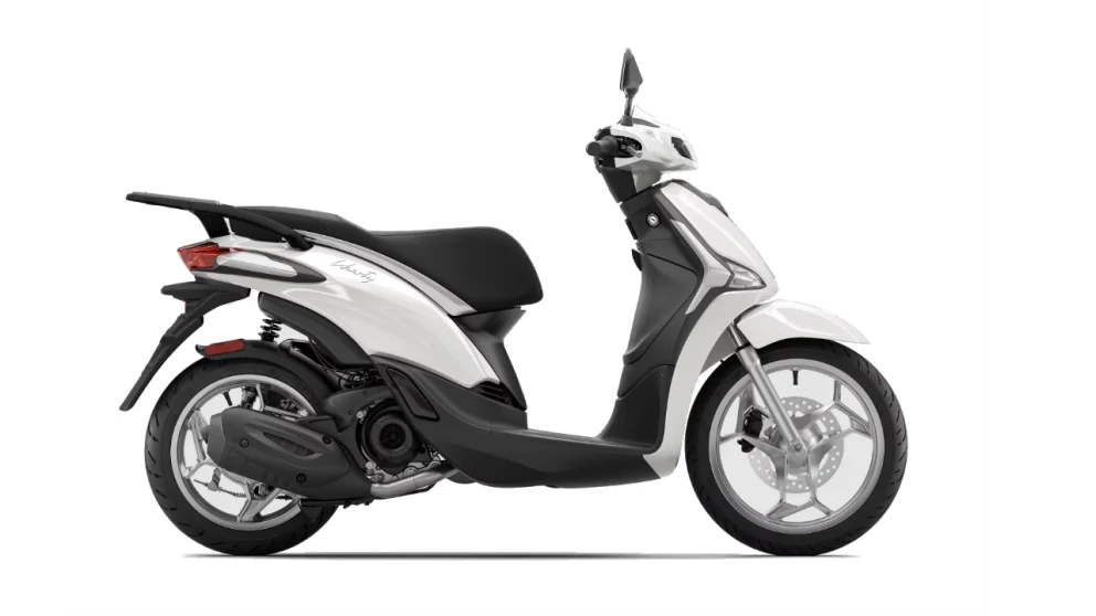 vue latérale d'un scooter Piaggio Liberty 50