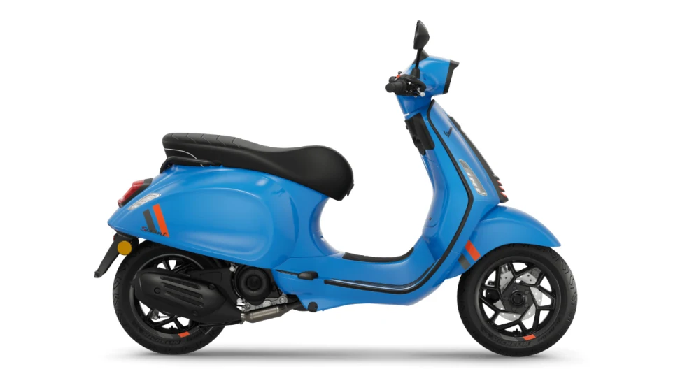 vue latérale d'un scooter Vespa Sprint 50