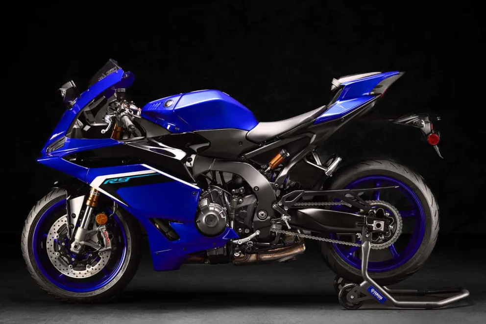 2025 YAMAHA R9