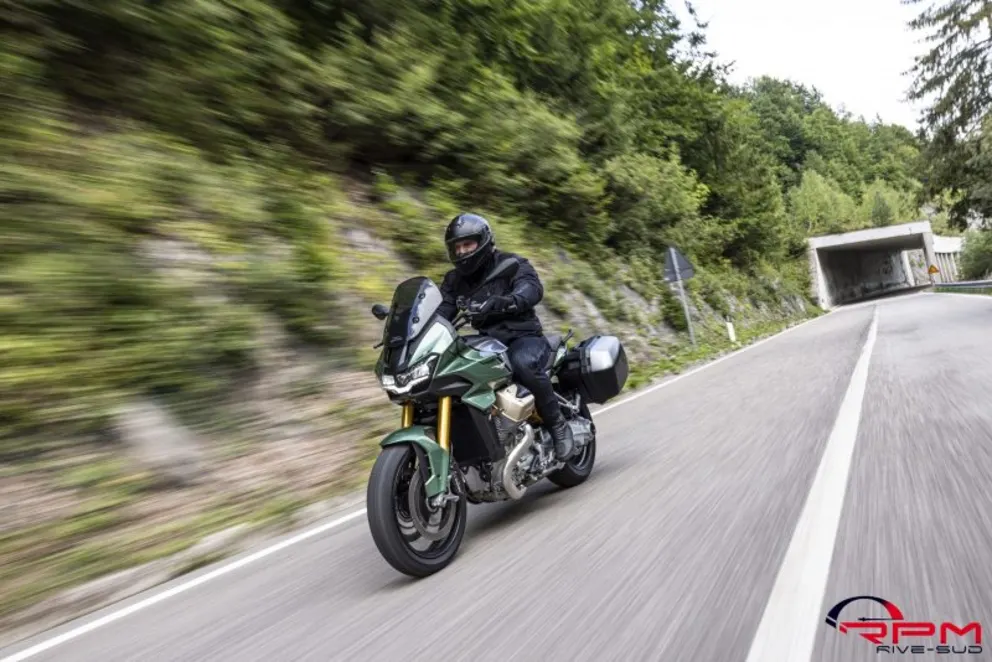 V100 Mandello Moto Guzzi RPM Rive-Sud Lévis